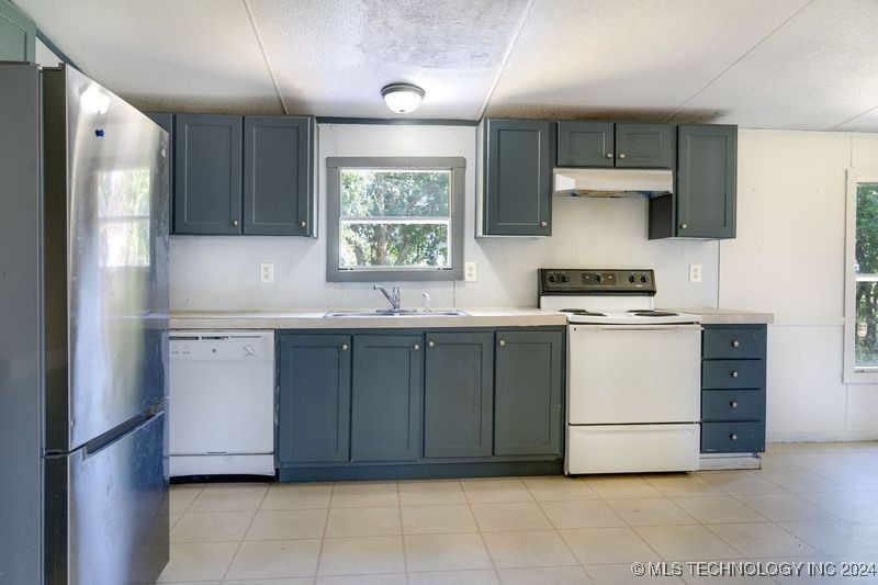 Photo 8 of 23 of 319 W 92nd Street N mobile home
