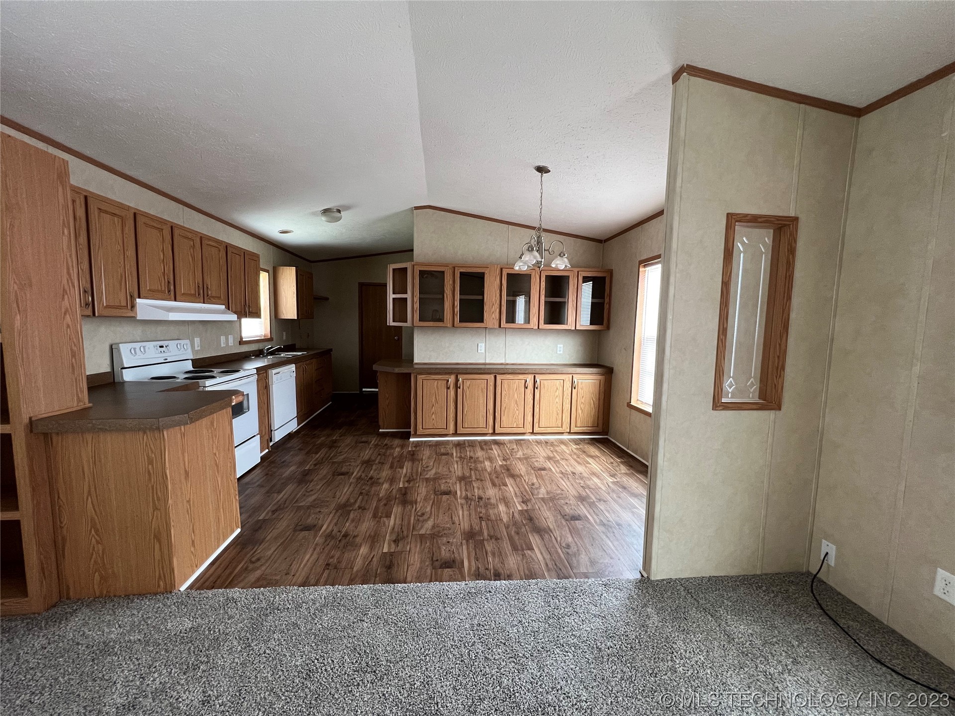 Photo 8 of 29 of 510 S B Street mobile home