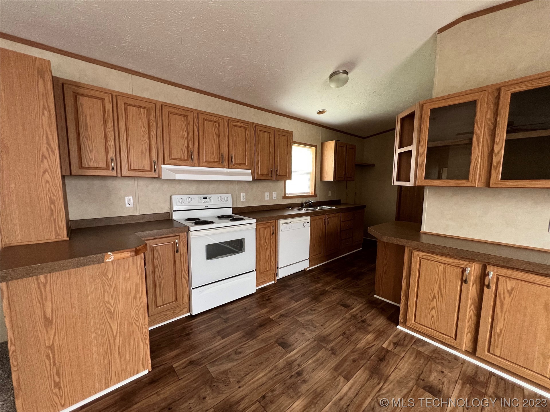 Photo 3 of 29 of 510 S B Street mobile home