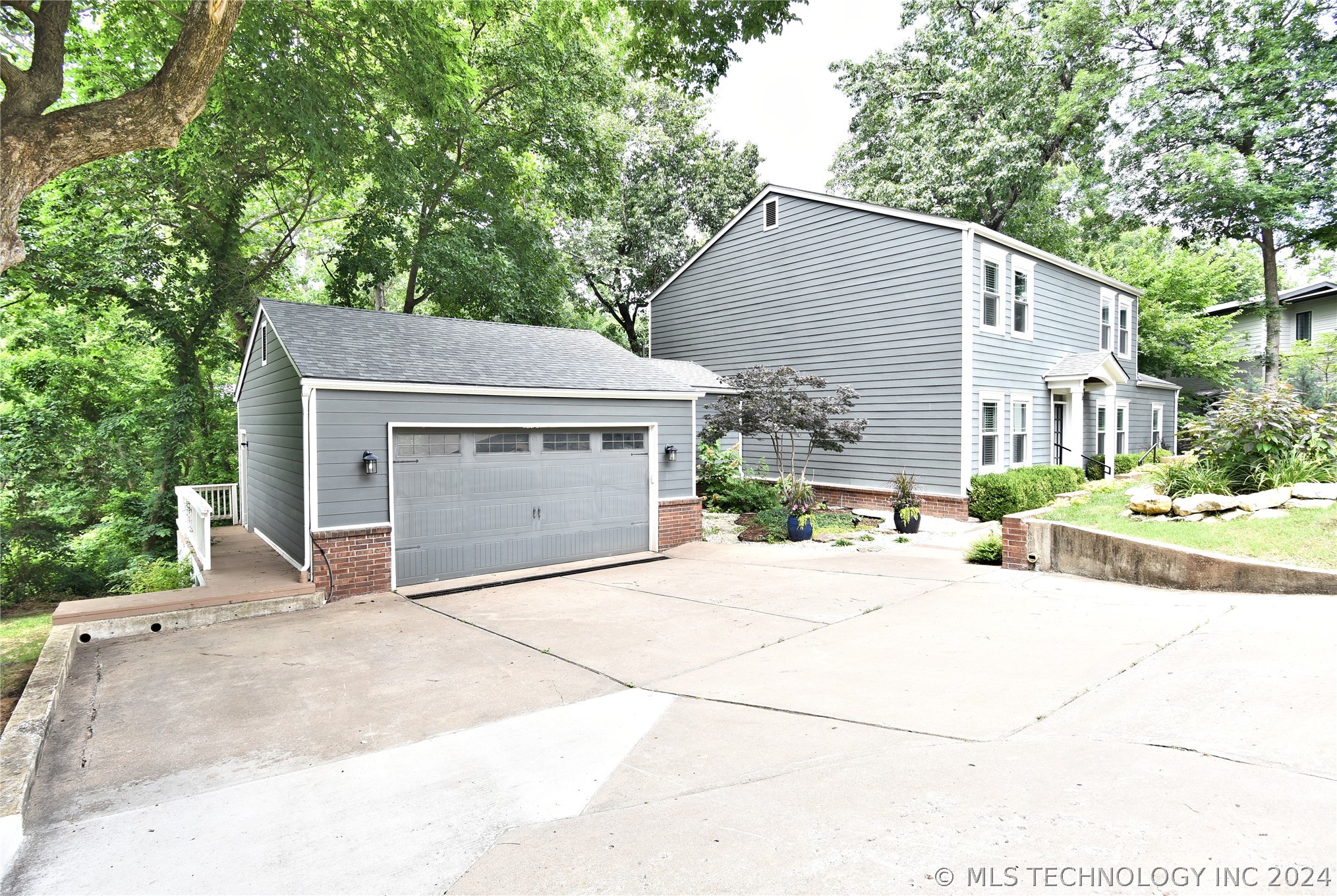 Photo 4 of 61 of 3515 E 100th Street house