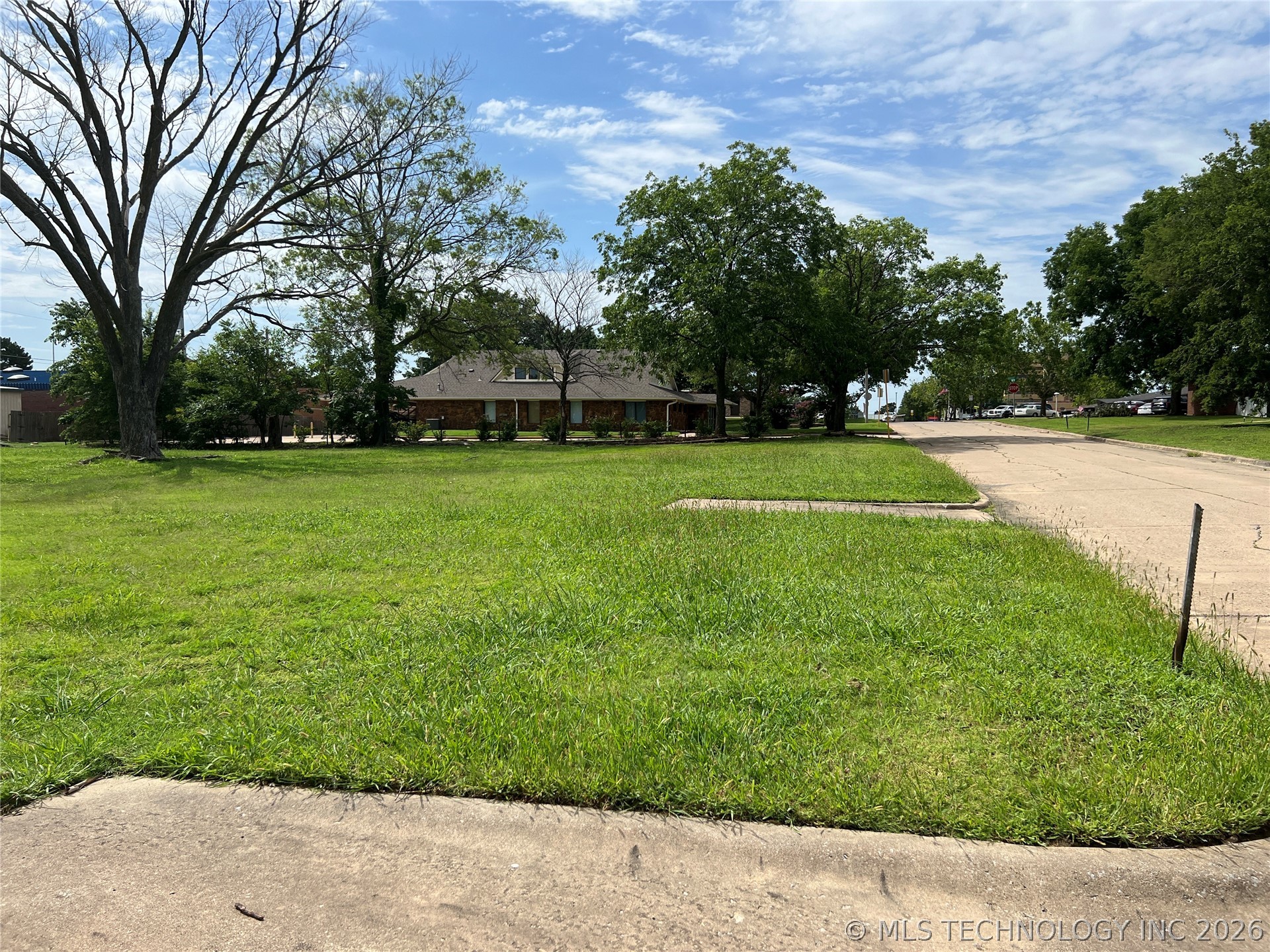Photo 1 of 5 — 136 Debell, Bartlesville, OK 74006