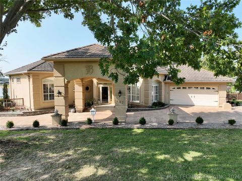 Photo of 107 N J Street, Eufaula, OK 74432 (MLS # 2608046)