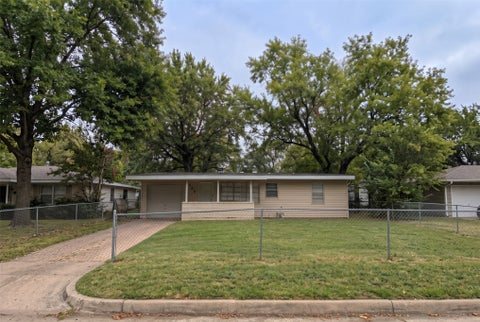 Photo of 629 E 54th Street, Tulsa, OK 74126 (MLS # 2633915)