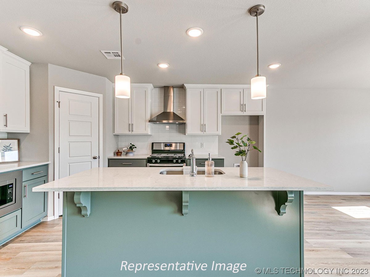 Photo 6 of 40 of 13135 S 72nd Place house