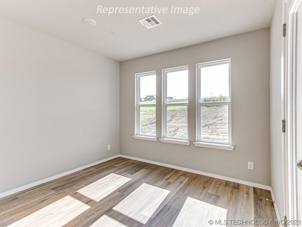 Photo 13 of 40 of 13135 S 72nd Place house