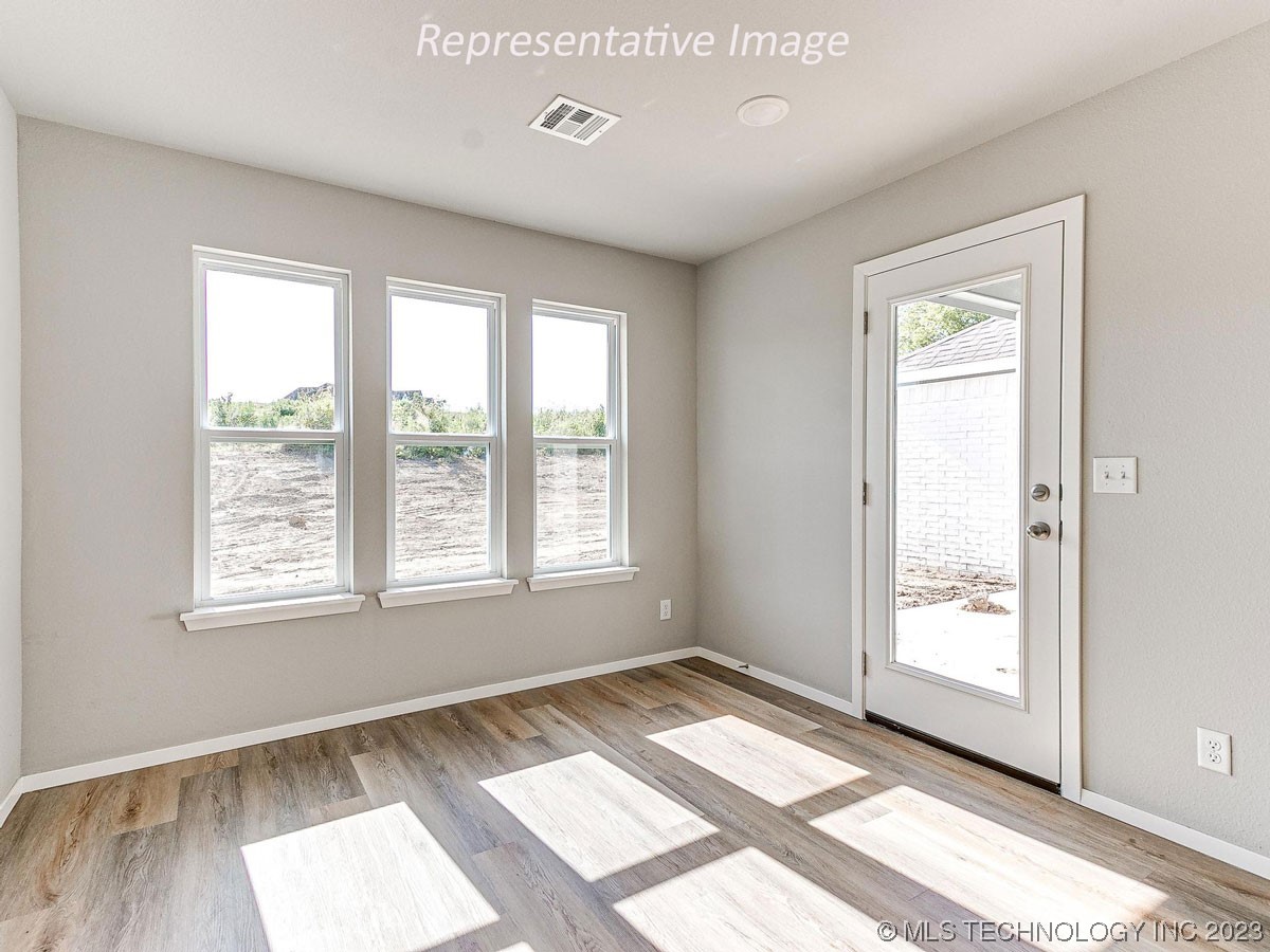 Photo 12 of 40 of 13135 S 72nd Place house
