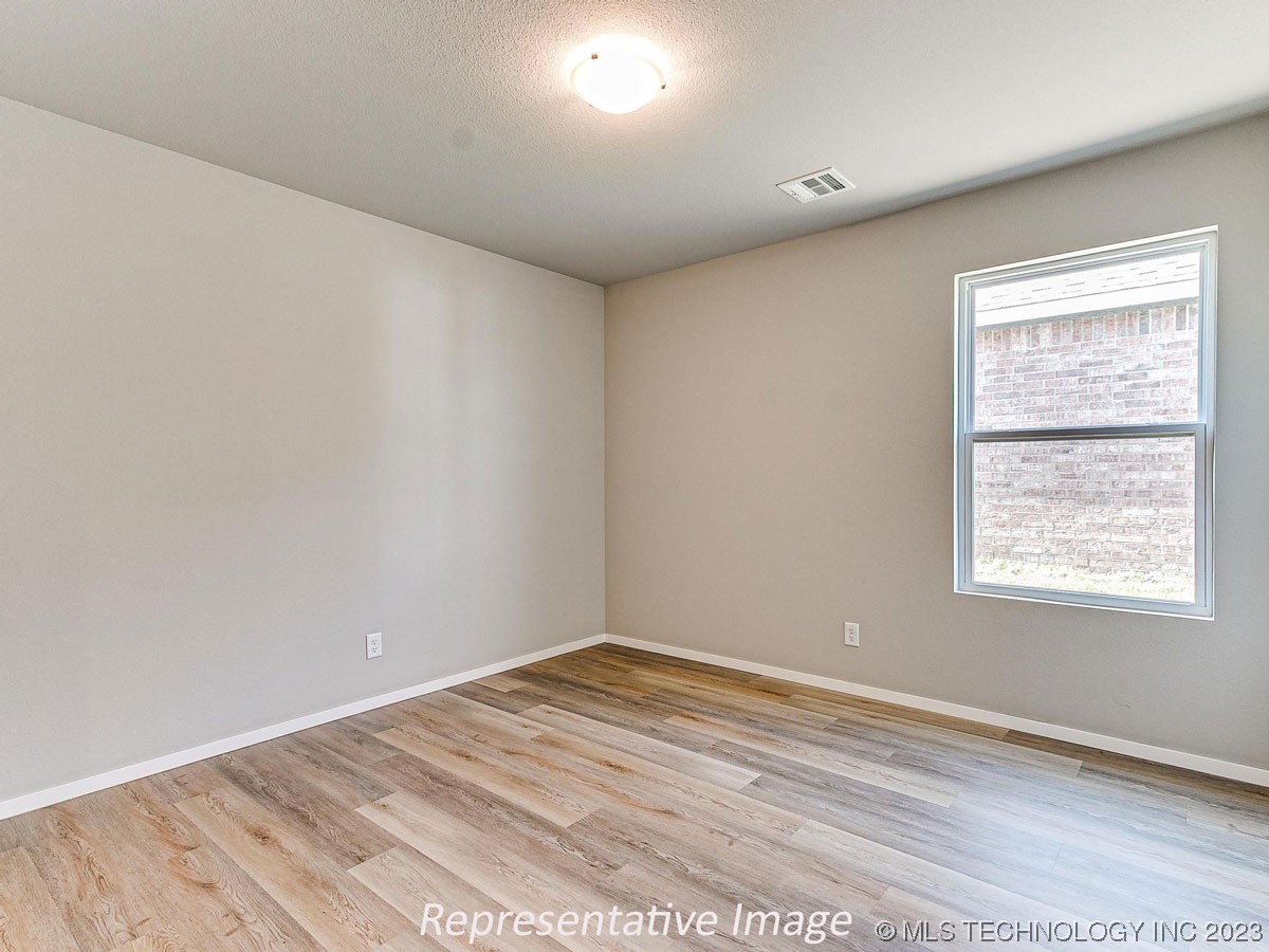 Photo 33 of 40 of 13135 S 72nd Place house