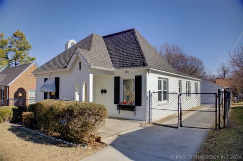 Photo of 707 S Knoxville Avenue, Tulsa, OK 74112 (MLS # 2605078)