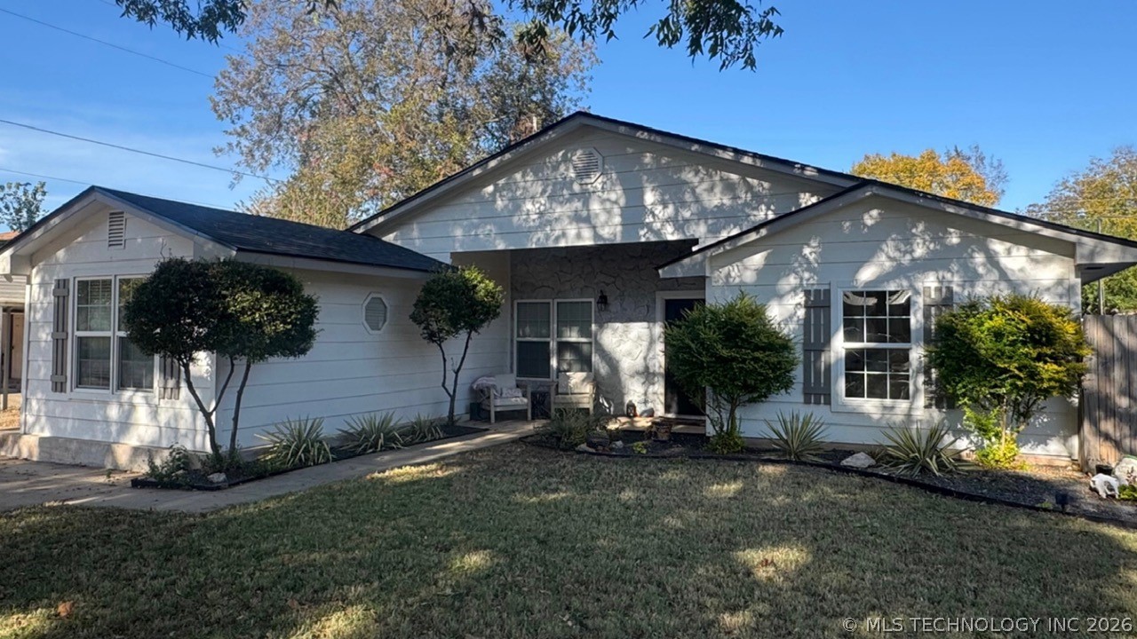 Photo 1 of 18 — 124 N Sunset Drive, Madill, OK 73446