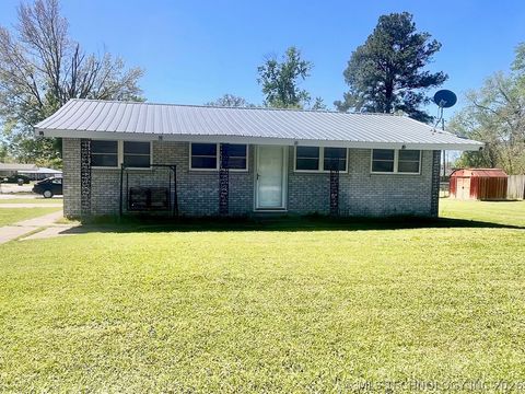 Photo of 1 N Redwood Lane, Sallisaw, OK 74955 (MLS # 2614331)