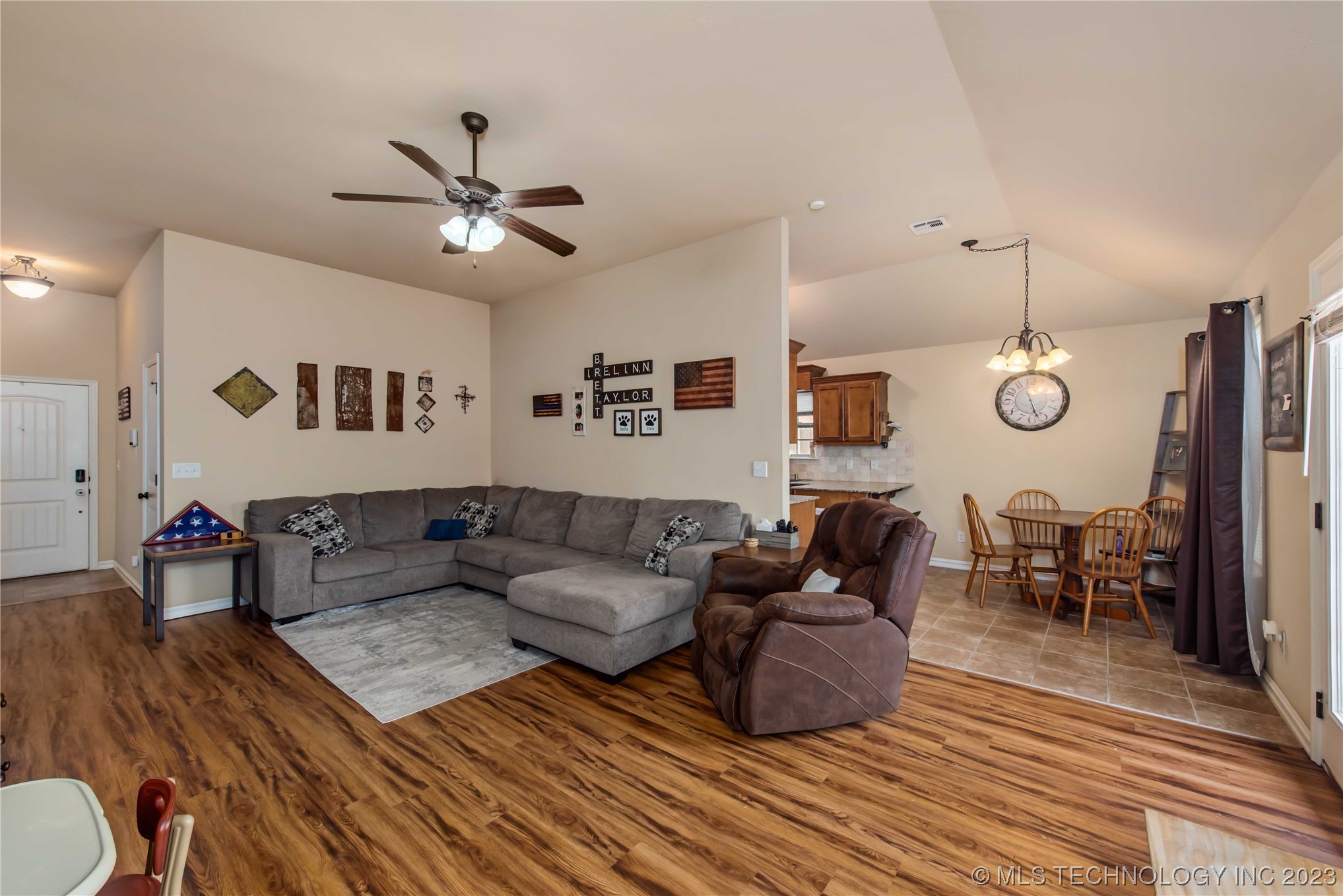 Photo 9 of 27 of 13315 N 132nd Avenue house