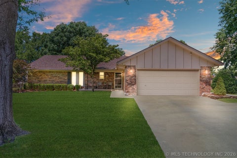 Photo of 8404 Millwood Circle, Broken Arrow, OK 74011 (MLS # 2622212)