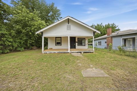 Photo of 908 N Collins Avenue, Okmulgee, OK 74447 (MLS # 2616909)
