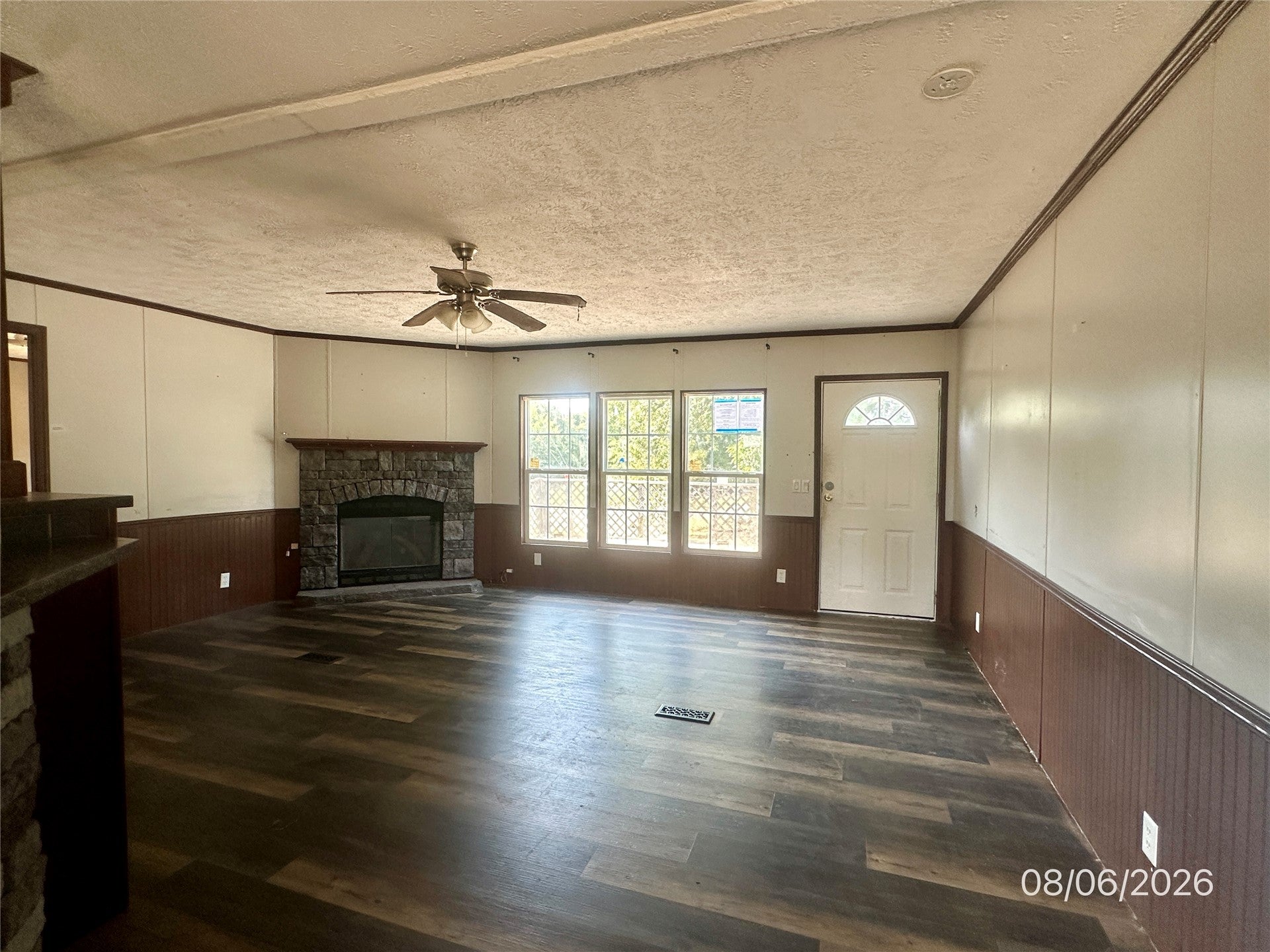 202 E I Avenue