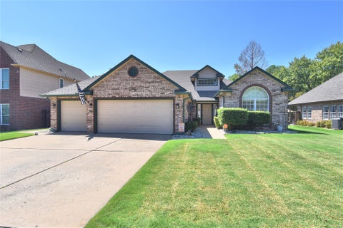 Photo of 4109 Nashville Street, Broken Arrow, OK 74012 (MLS # 2632870)