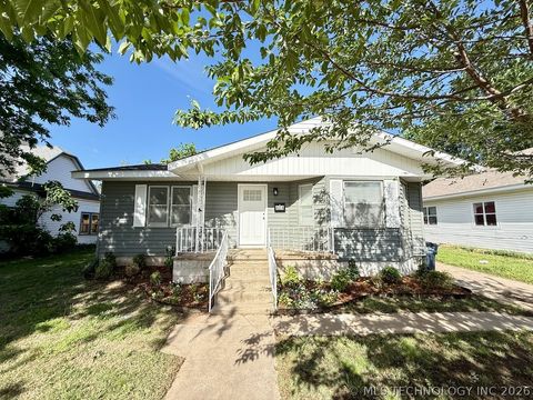 Photo of 424 N Market Avenue, Shawnee, OK 74801 (MLS # 2617330)