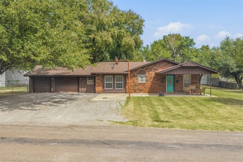 Photo of 1206 E Schmid ST, Wynnewood, OK 73098 (MLS # 2631450)