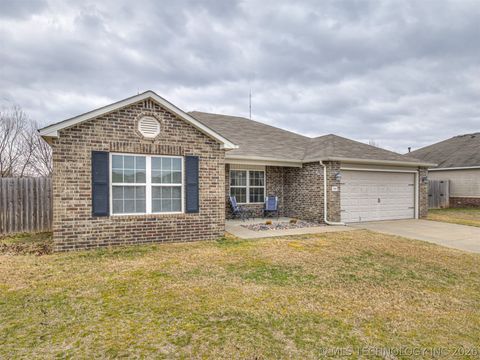 Photo of 9283 S 255th EastAvenue, Broken Arrow, OK 74014 (MLS # 2607971)