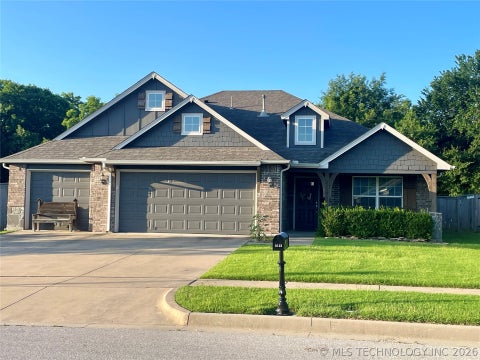 Photo of 3113 W Fredericksburg Street, Broken Arrow, OK 74011 (MLS # 2622418)