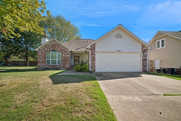 2212 SW WOLF RUN CT, CLAREMORE, OK 74019 - Image 141e05df3b3abb3612bd5e8e3e05f2d7/382339748