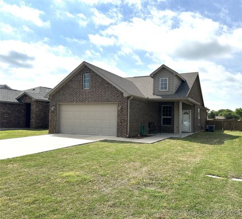 205 Cottonwood Street Calera OK 74730