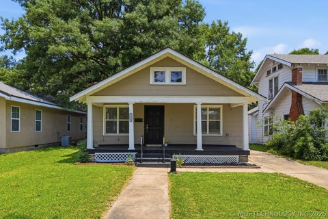 Photo of 1340 S Johnstone Avenue, Bartlesville, OK 74003 (MLS # 2612964)