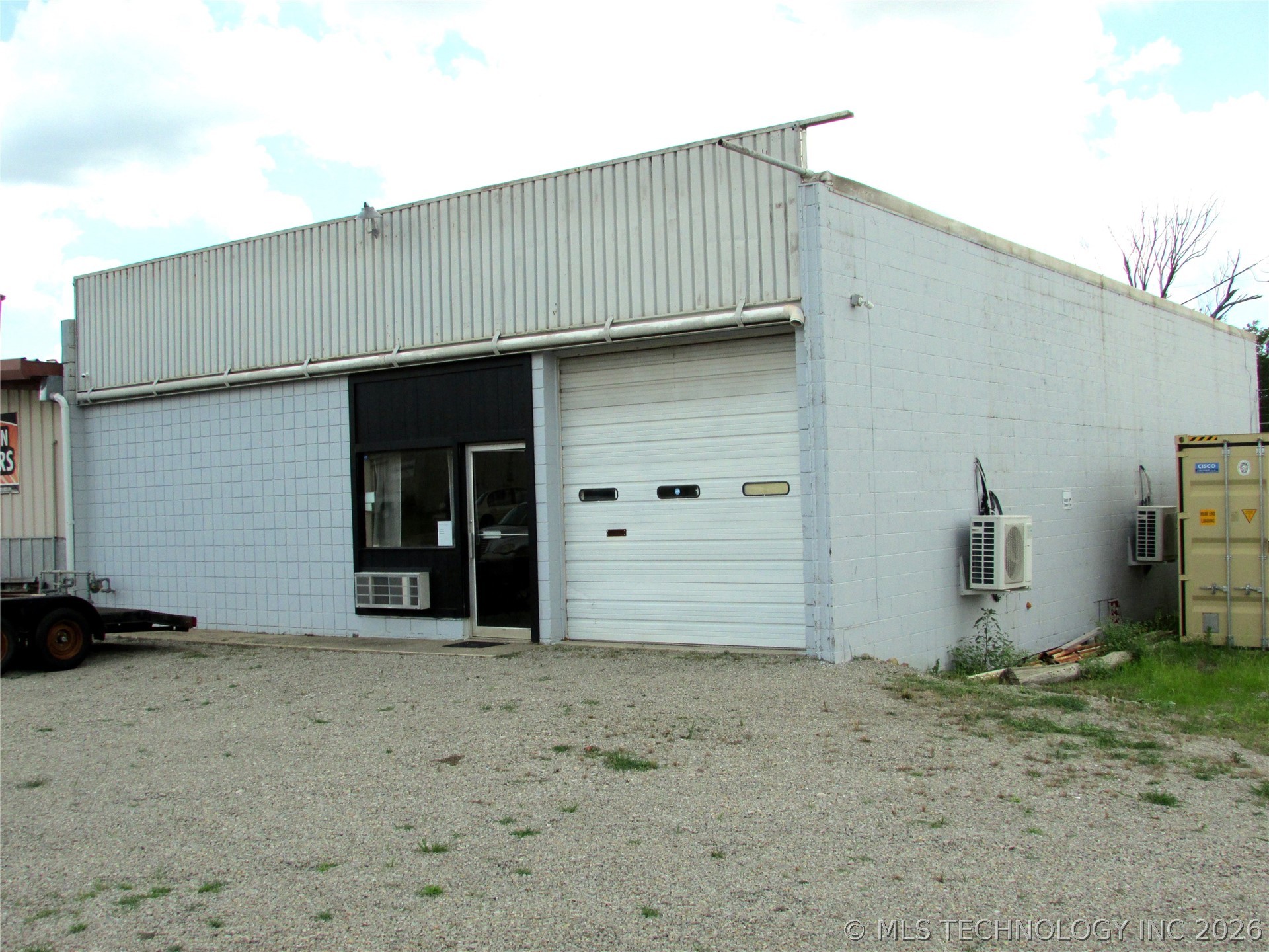 Photo 1 of 25 — 131 SE Cholwell Avenue, Bartlesville, OK 74006