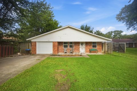Photo of 203 NW Church Street, Krebs, OK 74501 (MLS # 2621653)