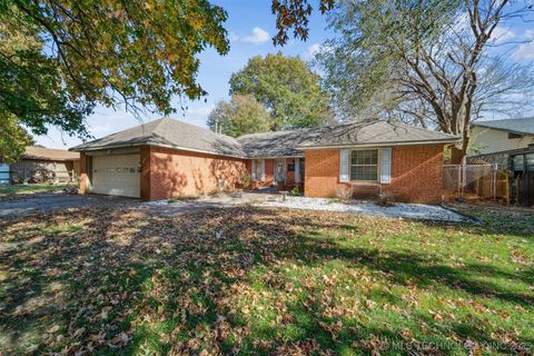 Photo of 2702 S 27th Street, Muskogee, OK 74401 (MLS # 2547049)