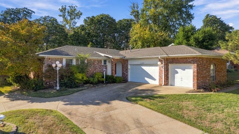 Photo of 1000 Cedar Avenue, Sand Springs, OK 74063 (MLS # 2637374)