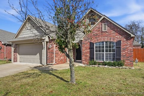 Photo of 15207 E 90th Place N, Owasso, OK 74055 (MLS # 2549063)