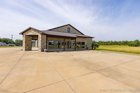 1910 E Jackson Street Hugo OK 74743