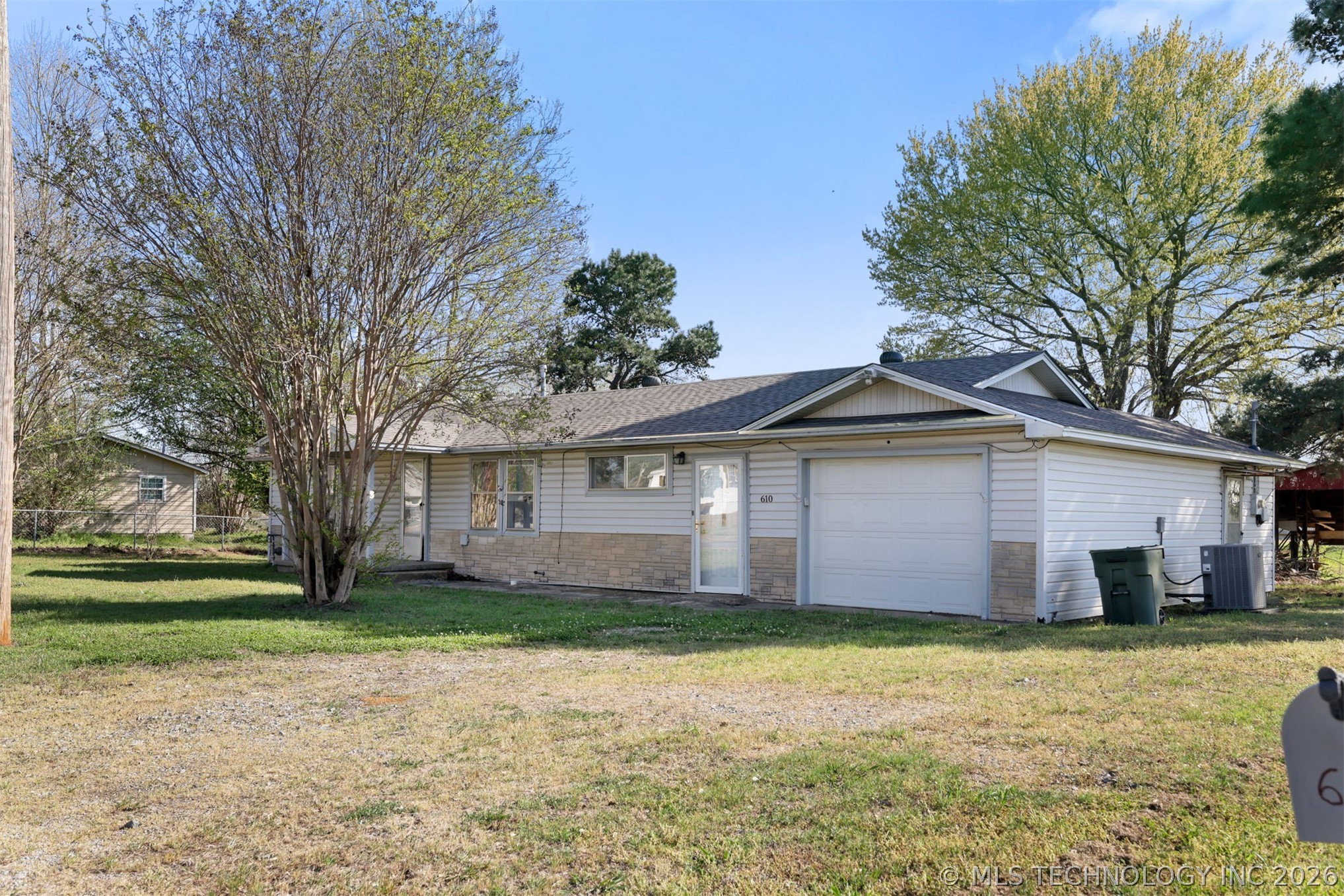 610 E McKennon