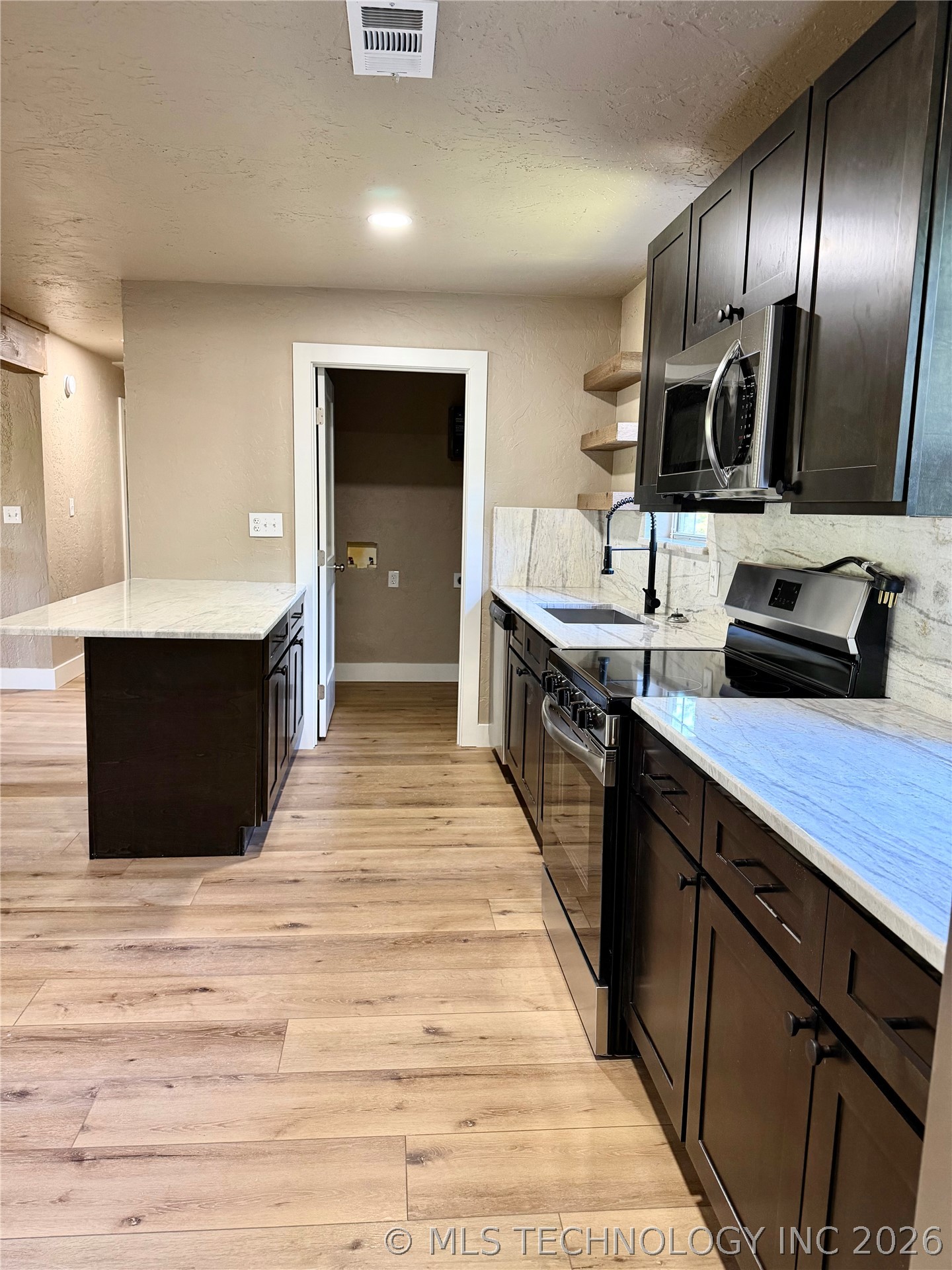 7199 Twin Oak