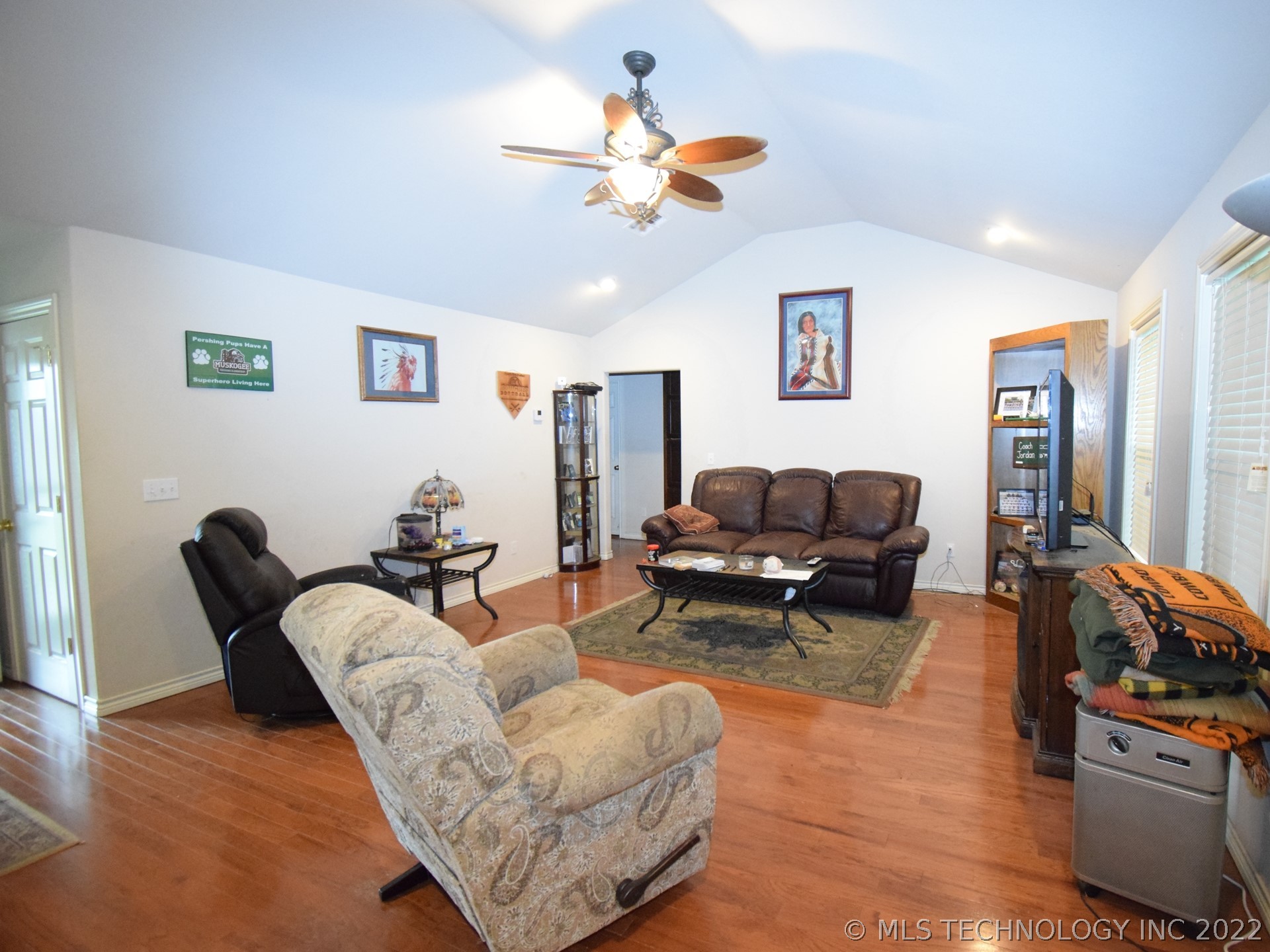 Photo 7 of 20 of 1608 N Jones Avenue house