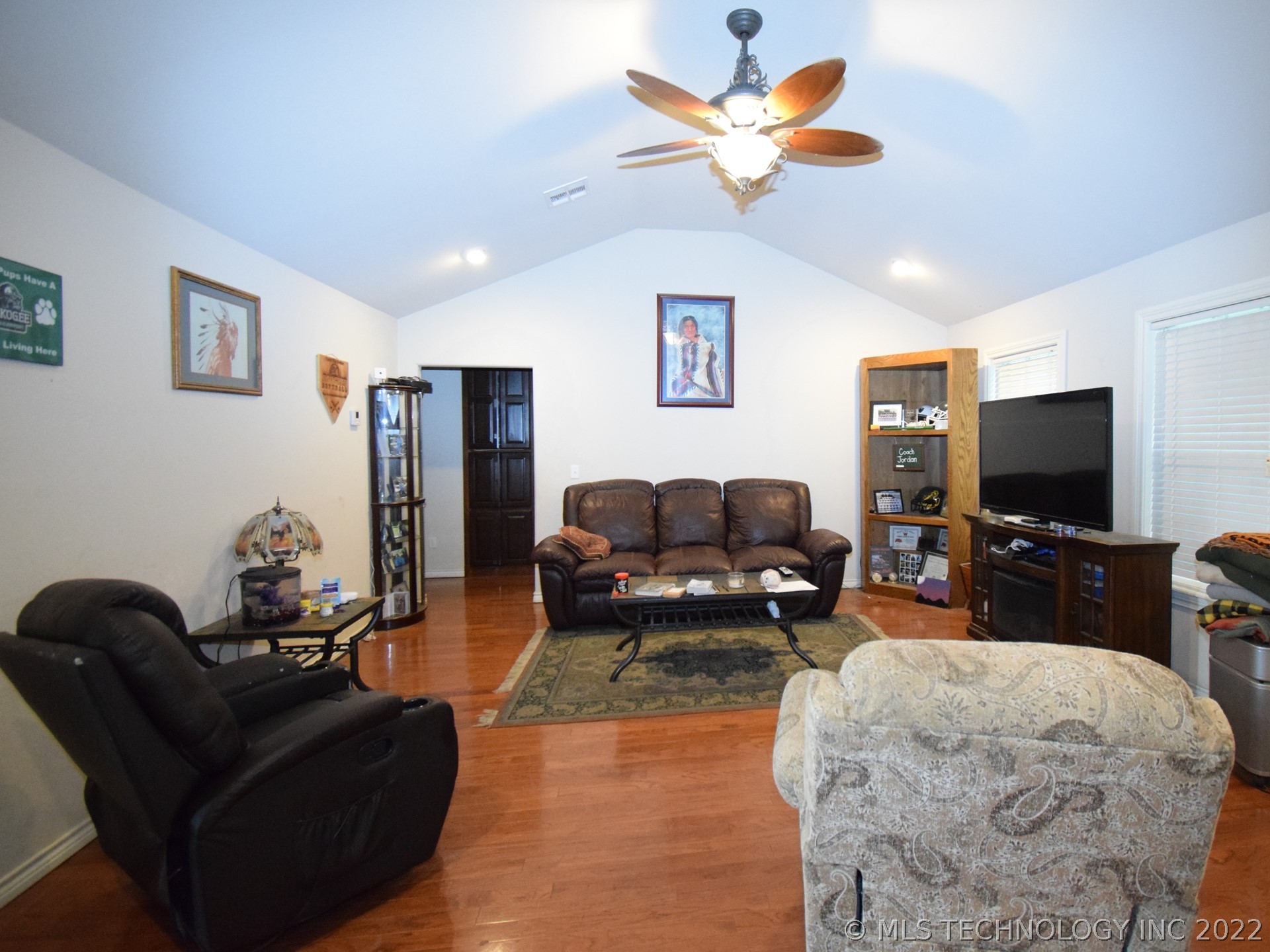Photo 8 of 20 of 1608 N Jones Avenue house