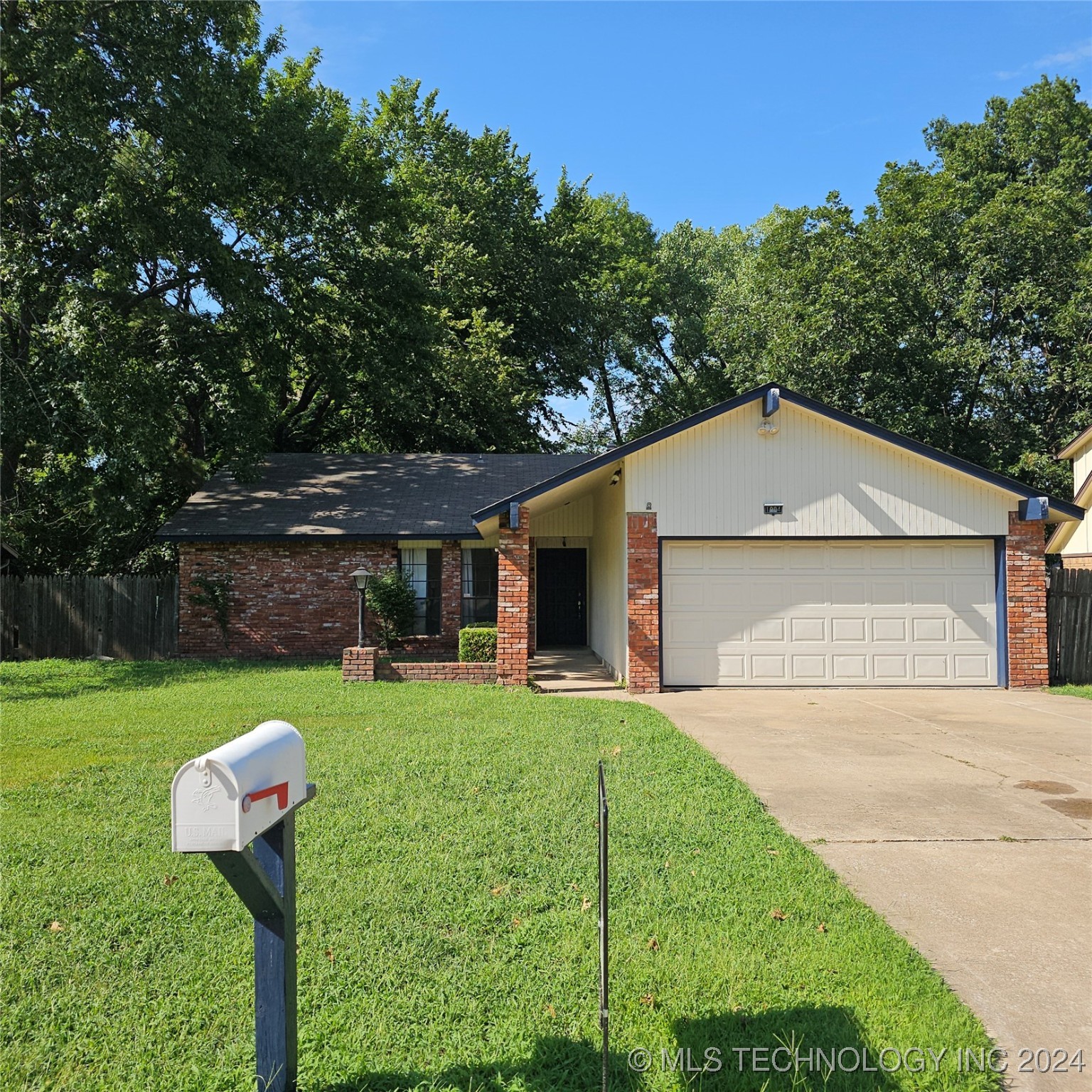 View Broken Arrow, OK 74012 house