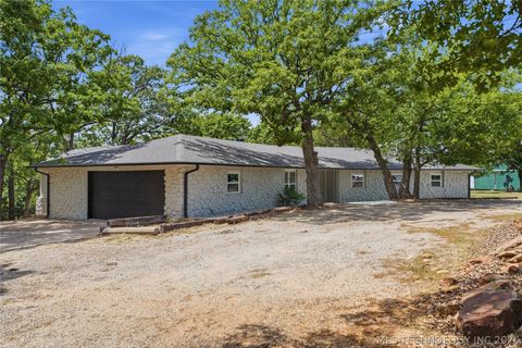 Photo of 239 Wood Lake Drive, Sand Springs, OK 74063 (MLS # 2615807)