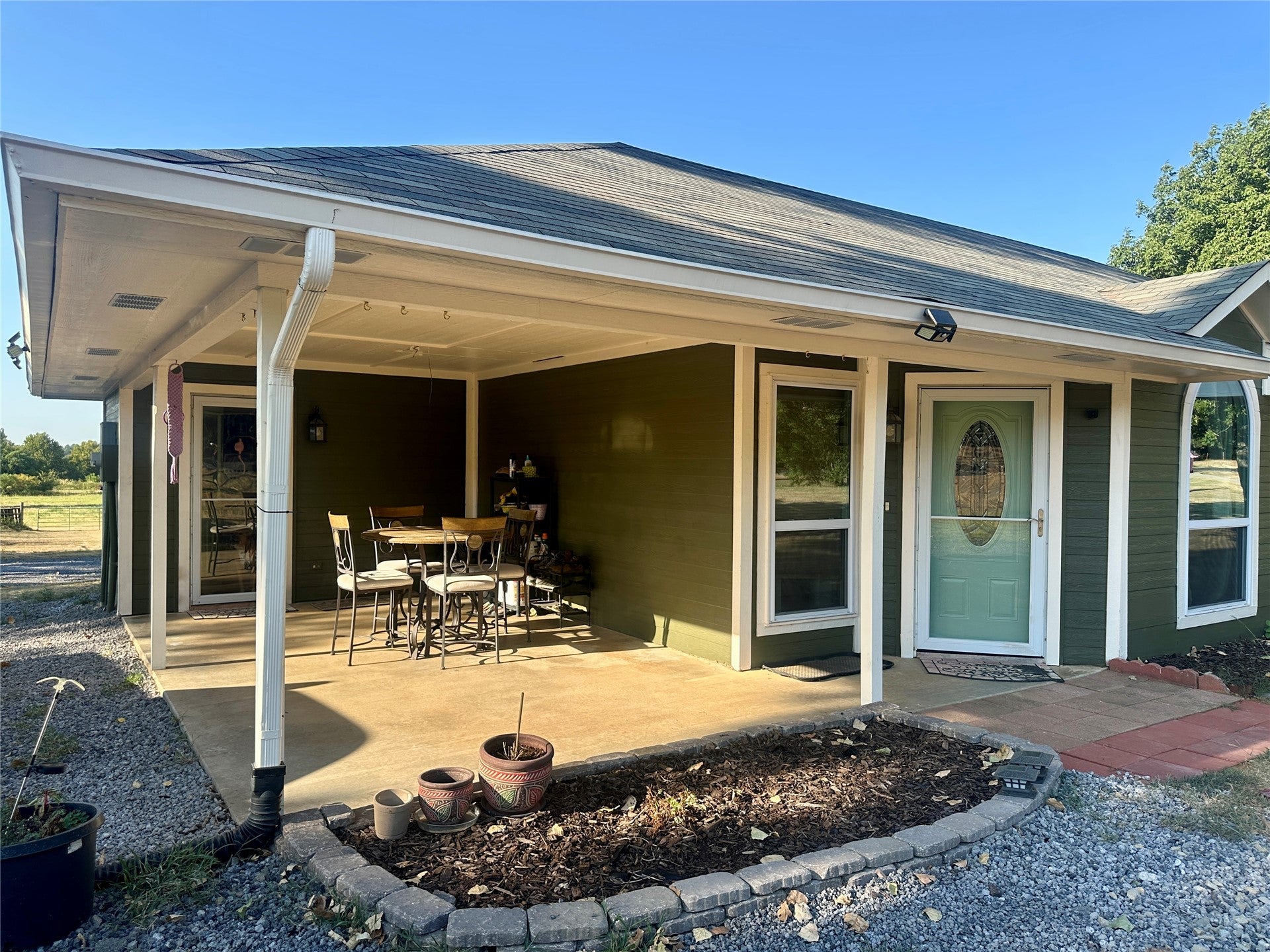 2105 W Mockingbird Lane