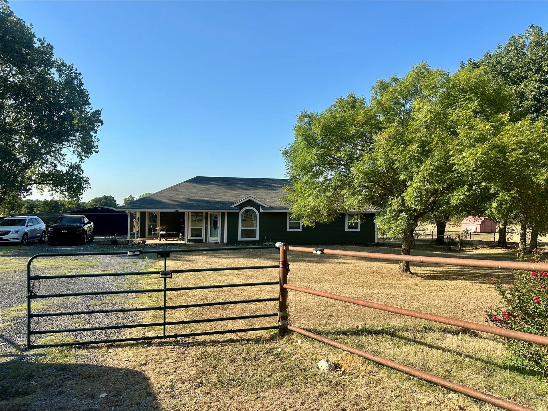 2105 W Mockingbird Lane