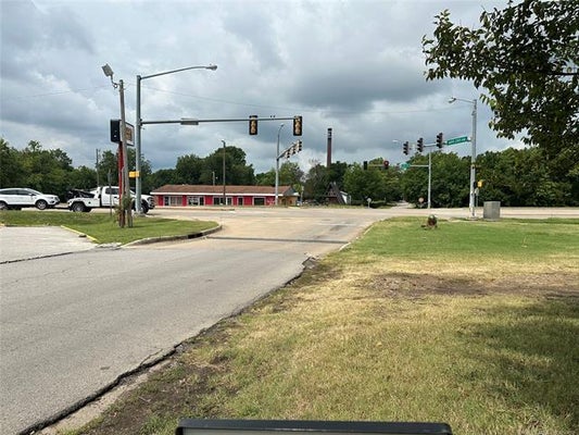 917 MARTIN LUTHER KING DR, OKMULGEE, OK 74447 - Image 184bf98dbbc9df9eb075a0f40f9bbec2/2327357478
