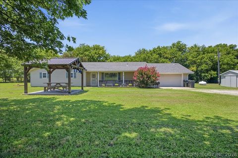 Photo of 2315 N 180 Road, Mounds, OK 74047 (MLS # 2624756)