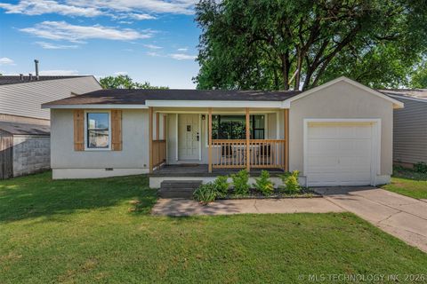 Photo of 252 E 45th Place, Tulsa, OK 74105 (MLS # 2616474)