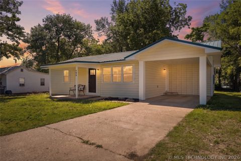 Photo of 706 E Redwood Avenue N, Sallisaw, OK 74955 (MLS # 2616042)