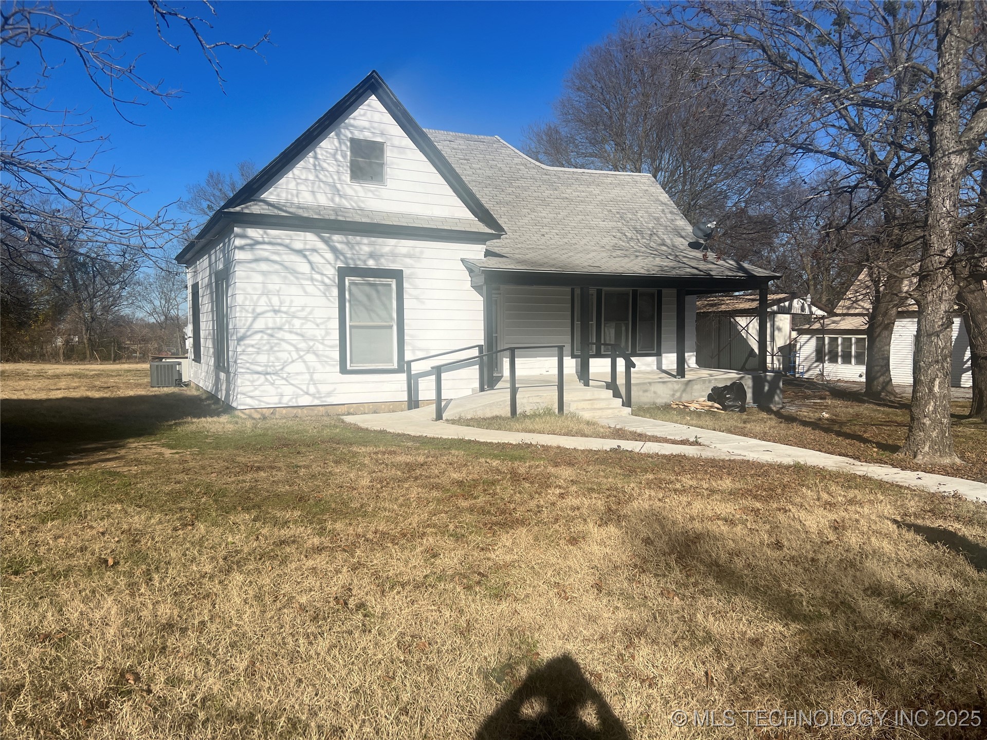 1032 W Cherry Street