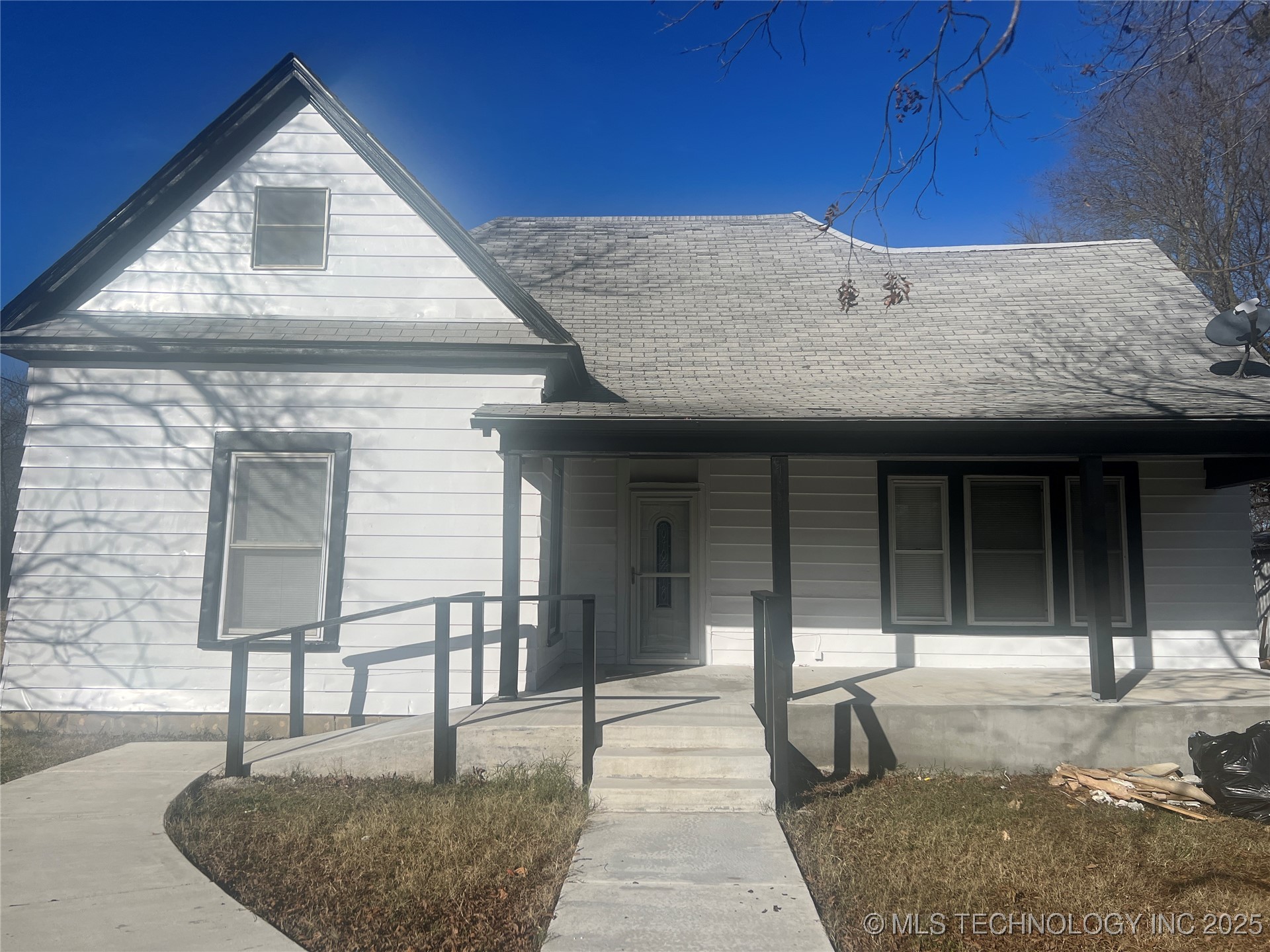 1032 W Cherry Street