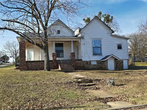 233 W 3rd Atoka OK 74525