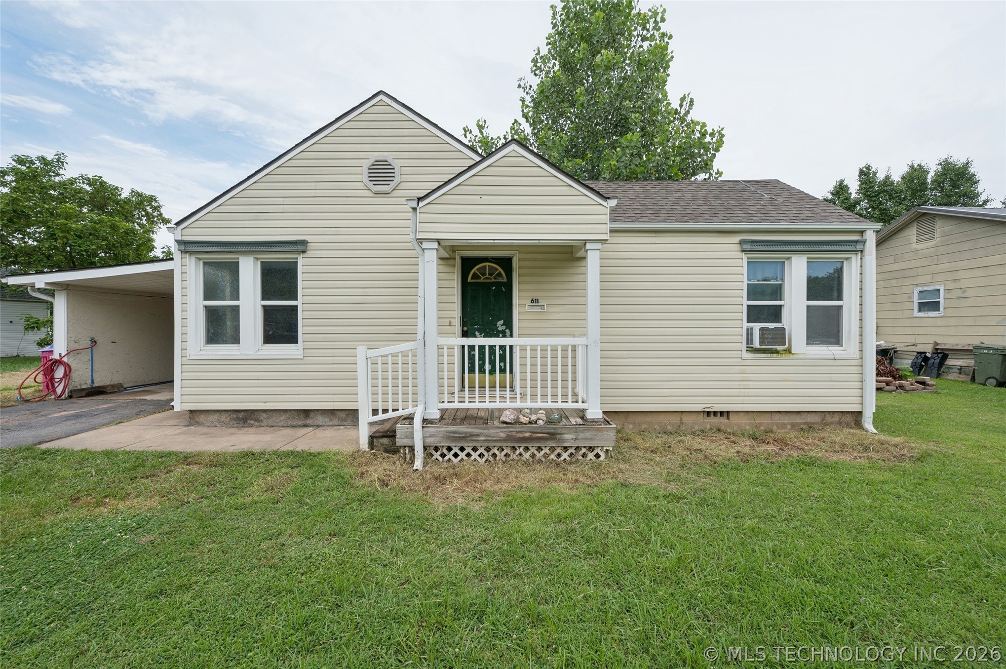 Photo 1 of 28 — 611 W 6th Street, Chelsea, OK 74016