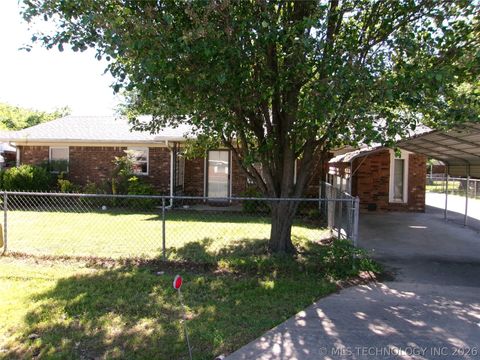 Photo of 1205 NW 9th Street, Stigler, OK 74462 (MLS # 2617353)