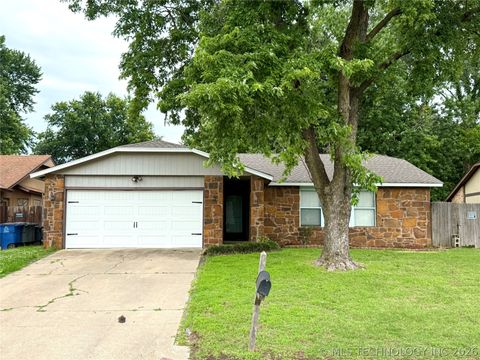 Photo of 9131 S 91st East Avenue, Tulsa, OK 74133 (MLS # 2622453)